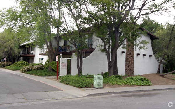 Building Photo - 1969 Grande Cir