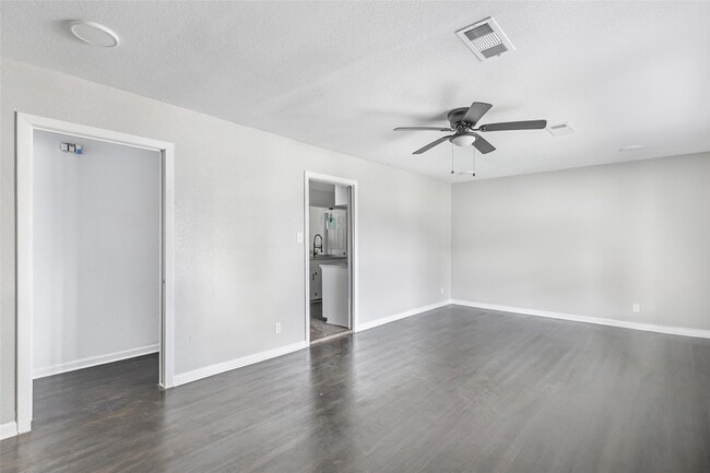 Building Photo - 11610 Lane St