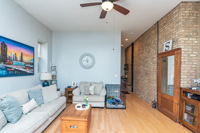 Foto del edificio - 1350 N Wolcott Ave