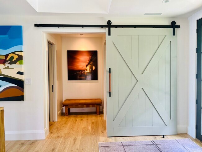 Foto del edificio - 156 Hines Point Rd