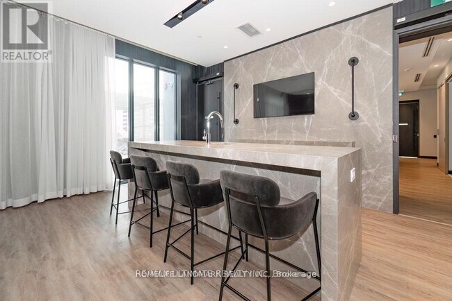 Building Photo - 20 Soudan Ave