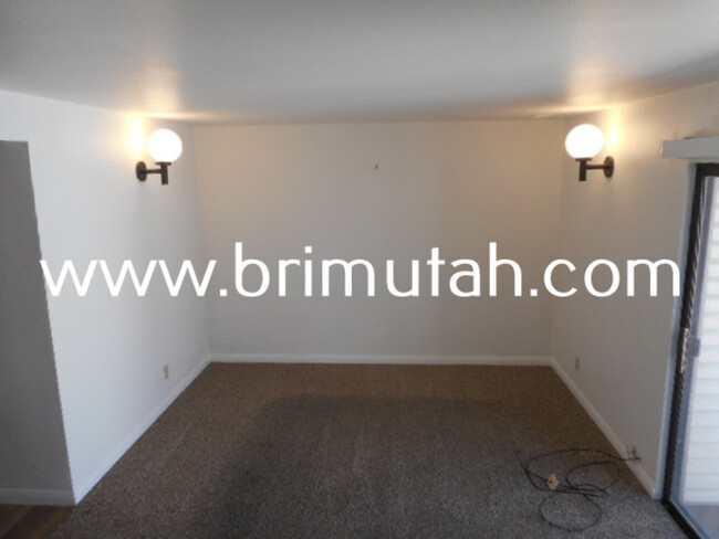 Building Photo - 292 S. 100 E.