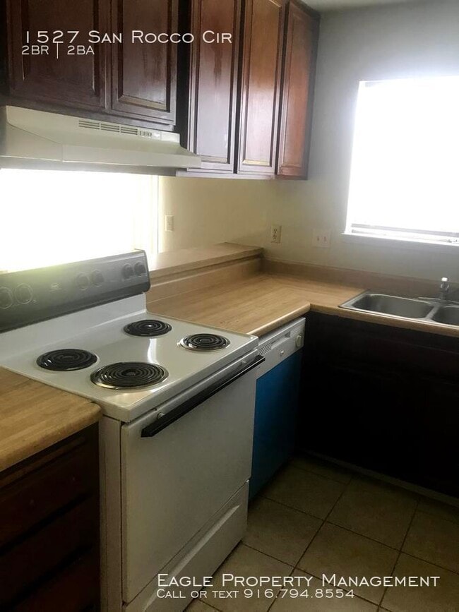 Building Photo - 2BD 2 BA Half Plex With Own Garage