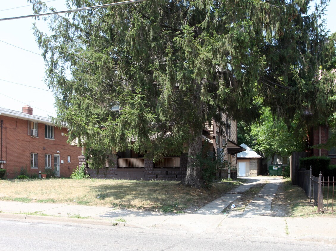 71 E Tallmadge Ave, Akron, OH 44310 Apartments in Akron, OH