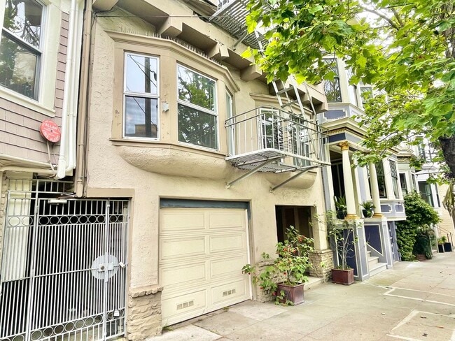 Building Photo - 1127 Cole St
