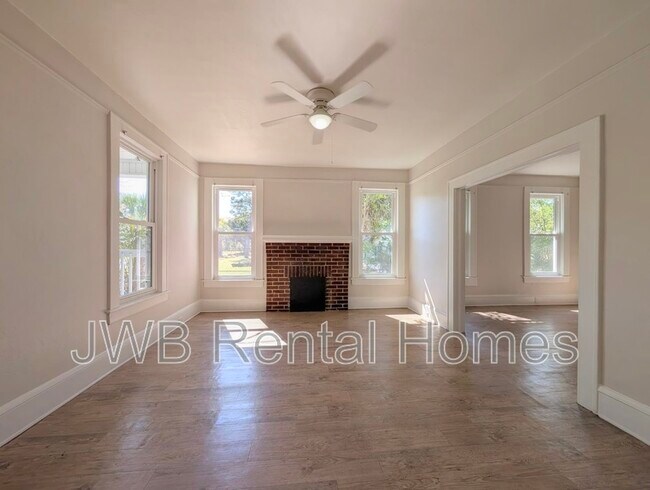 Building Photo - 6618 Avalon St