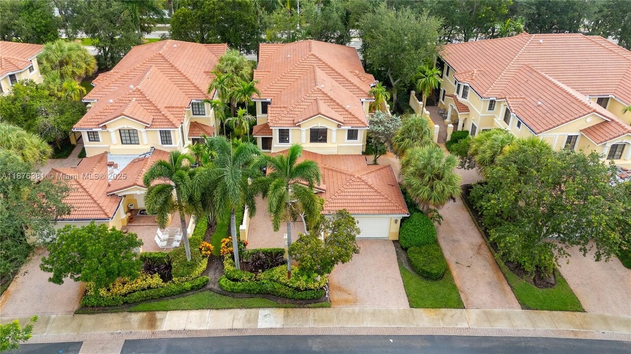 Primary Photo - 1559 Passion Vine Cir