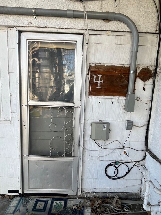 Building Photo - 244 N Vine St