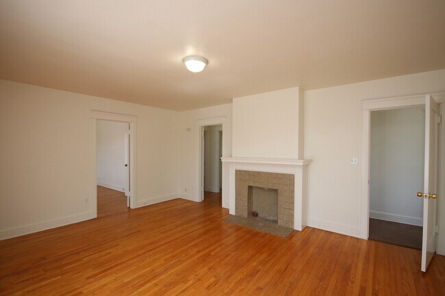 Building Photo - 1845 Queensberry Rd