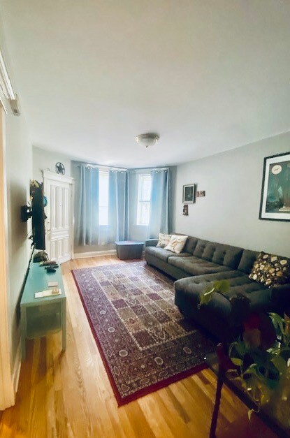 Living Room - 2726 W Wellington Ave