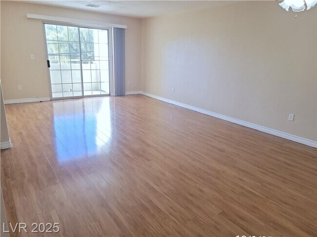 Foto del edificio - Inviting Green Valley Condo with Dual Balconies & Great Community Amenities!