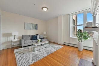 Building Photo - 483 Beacon St