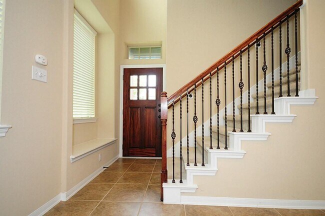 Building Photo - 9 Cheswood Manor Drive