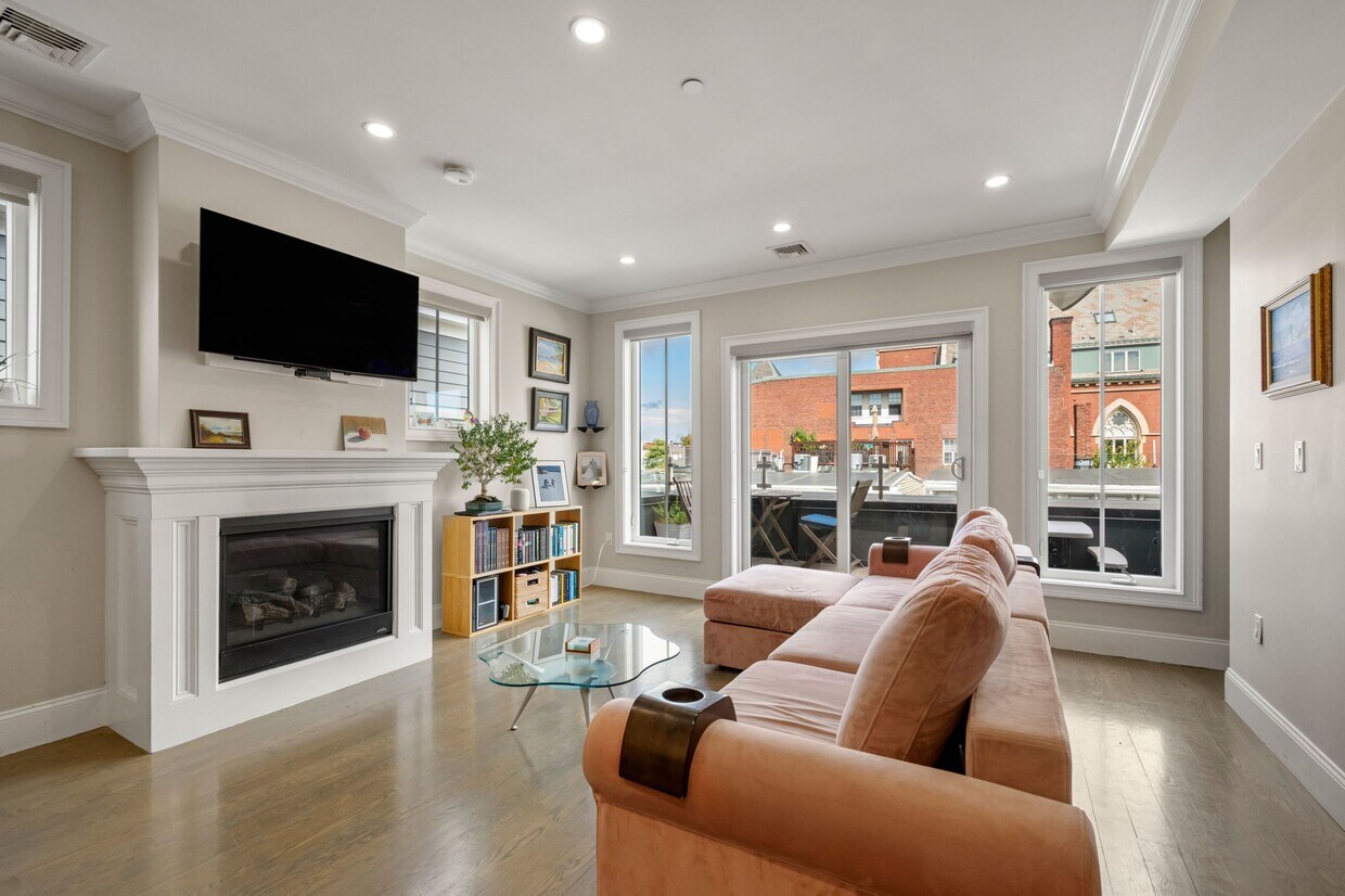 Foto principal - 205 W 8th St