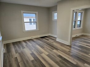 Building Photo - 907 N Busey Ave