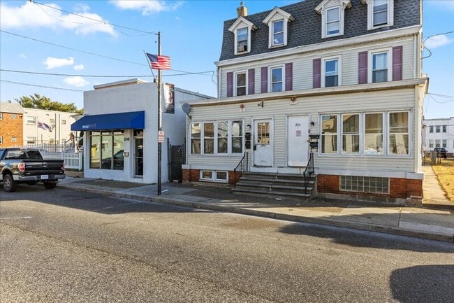 Photo - 206 N Broadway Apartment