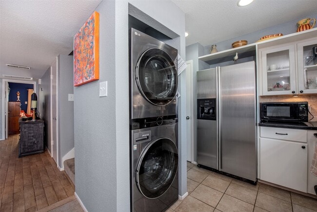 Building Photo - 103 Jean Lafitte Cove