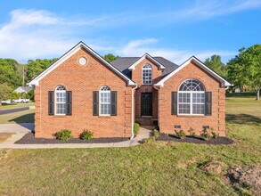 Building Photo - 606 Brushwood Rd