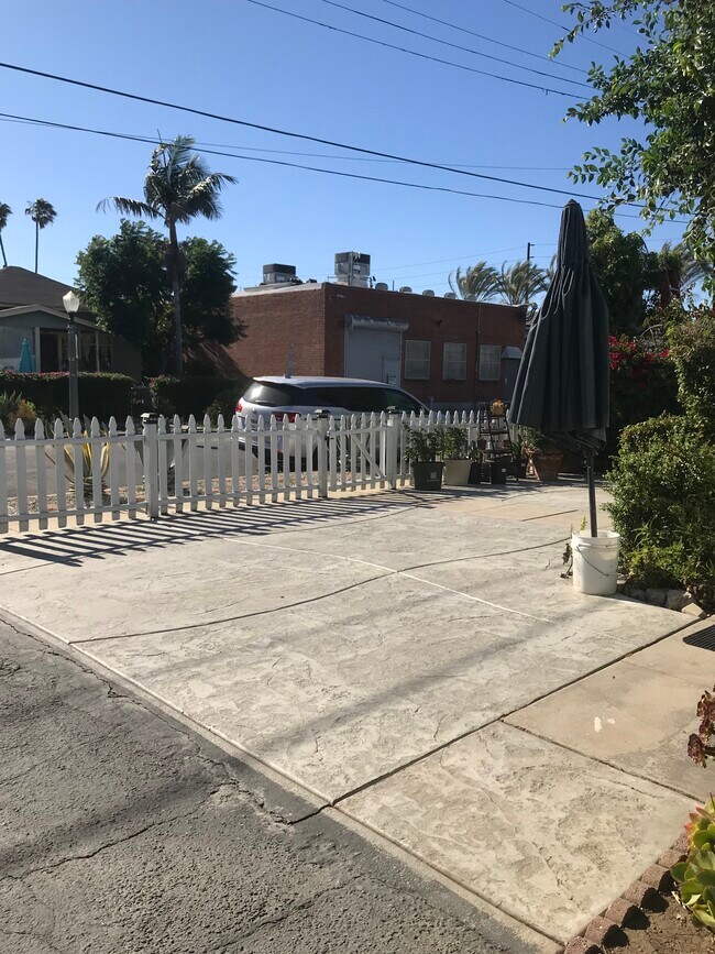 Foto del edificio - 3530 Helms Ave