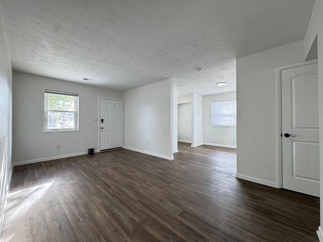 Building Photo - 2079 Laverne Ct