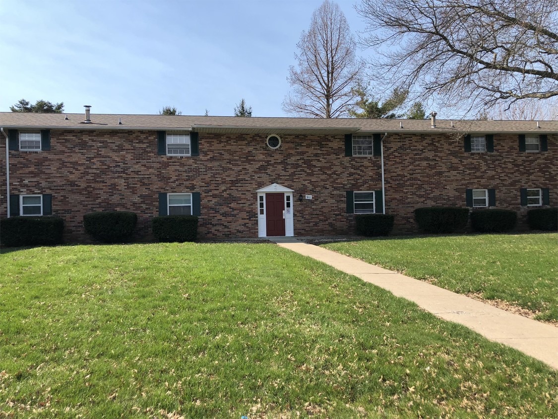 Primary Photo - 939 E Colonial Manor Dr