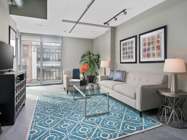 Foto del edificio - 1241 N Milwaukee Ave