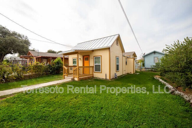 Photo - 611 Rochambeau St House