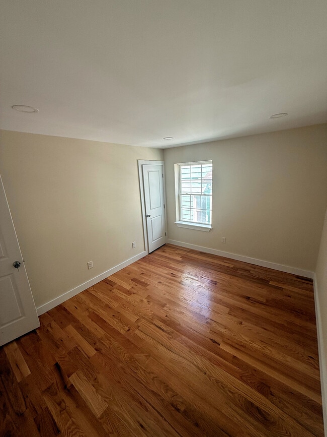 Building Photo - schley