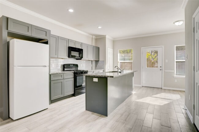 Building Photo - 1045 Marcolin St