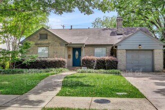 Building Photo - 2234 W Colorado Blvd