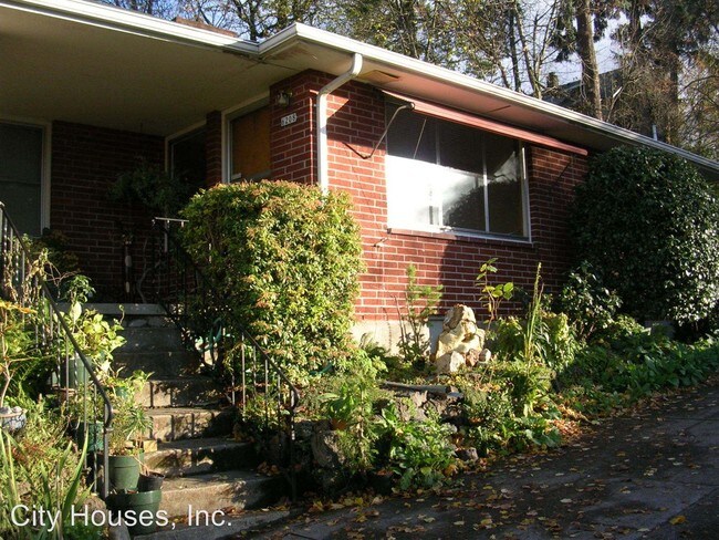 Building Photo - 6208 NE Glisan St