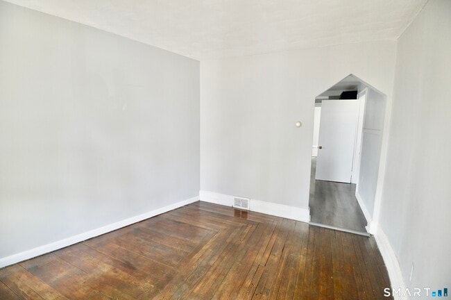Building Photo - 2310 Barnum Ave