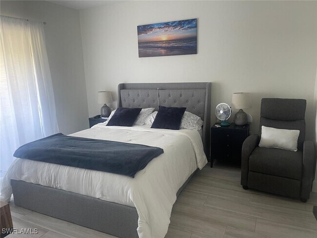 Foto del edificio - 788 Park Shore Dr