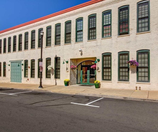 Building Photo - Belle Harbor Lofts