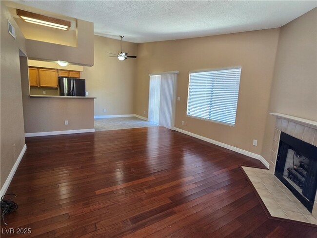 Foto del edificio - 1575 W Warm Springs Rd