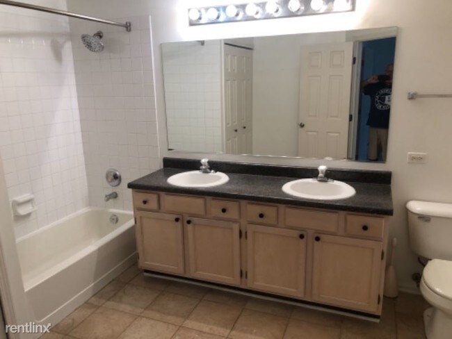 Building Photo - 2 br, 2.5 bath Townhome - 1611 manfield ct,