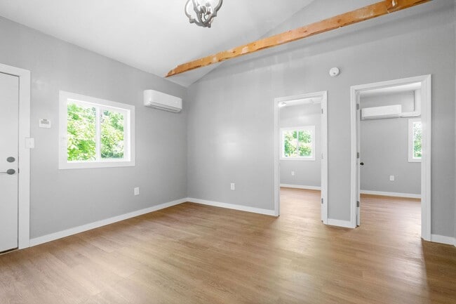 Building Photo - 478 Thompkins Ln