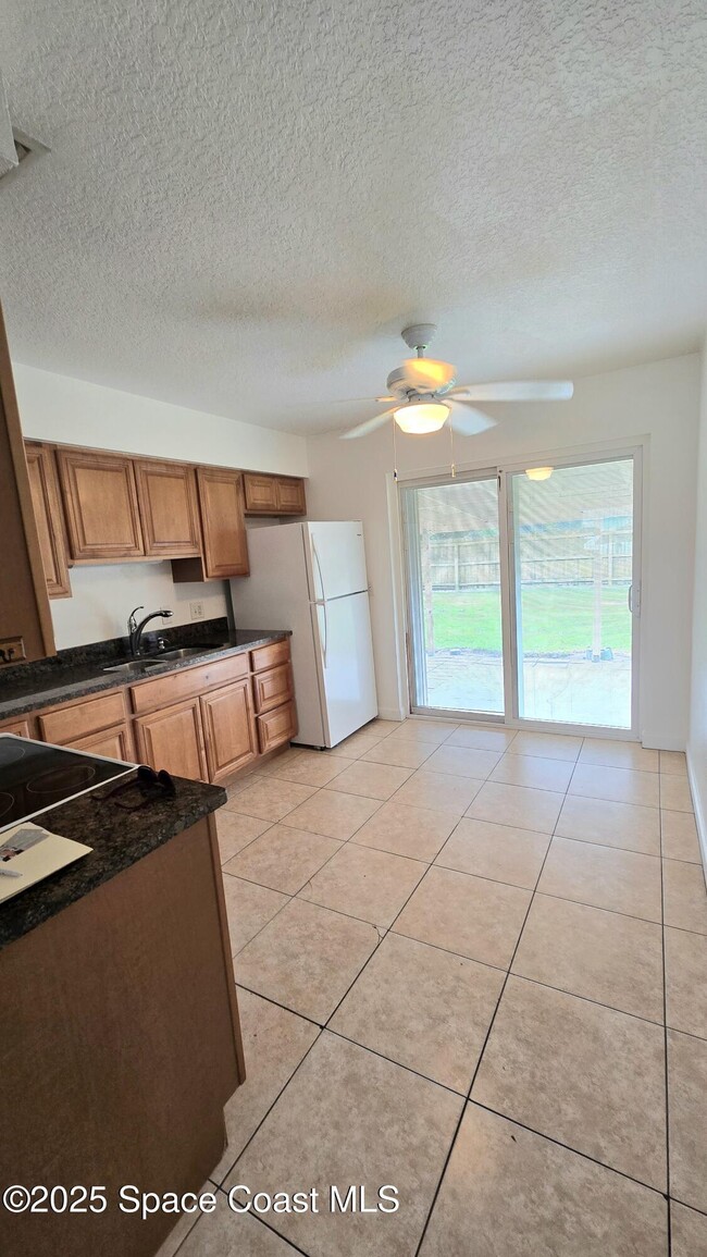 Building Photo - 535 Lee Ave