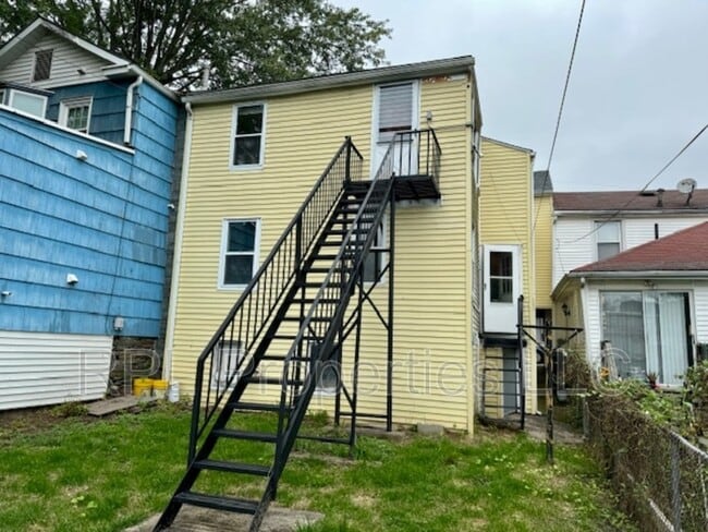 Building Photo - 388 Lower Mulberry St