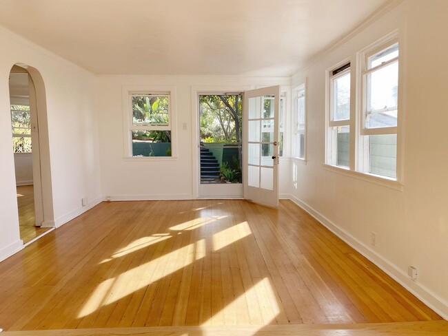 Building Photo - Hillside Los Feliz Cottage w/ Yard, Parkin...