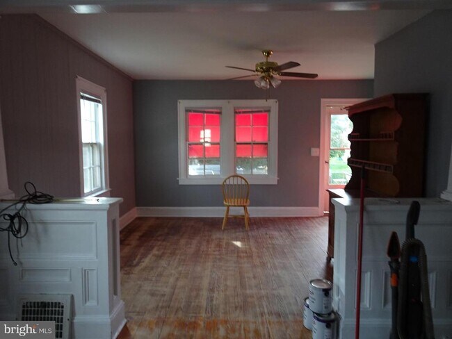 Building Photo - 605 Deemer Pl