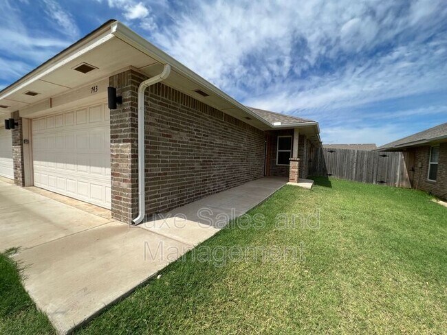 Foto del edificio - 743 SW 13th St