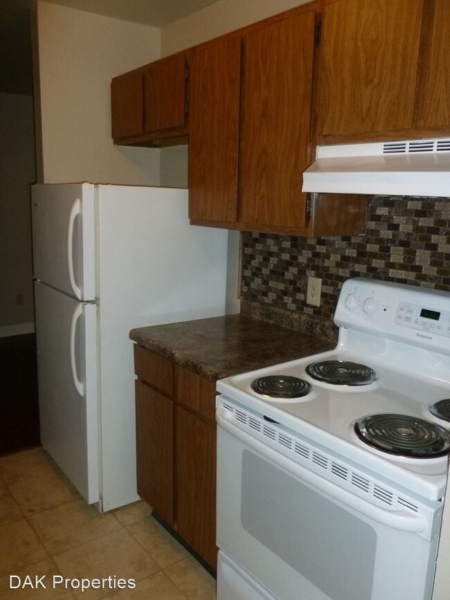 Building Photo - 1230 E Singer Cir