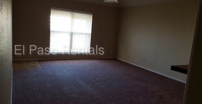 Building Photo - 4433 N Stanton St