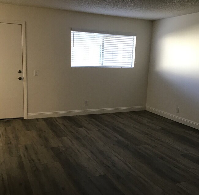 Foto del edificio - "Charming 1-Bedroom Retreat with Spacious Living in Lancaster – 800 Sq. Ft. of Comfort!"