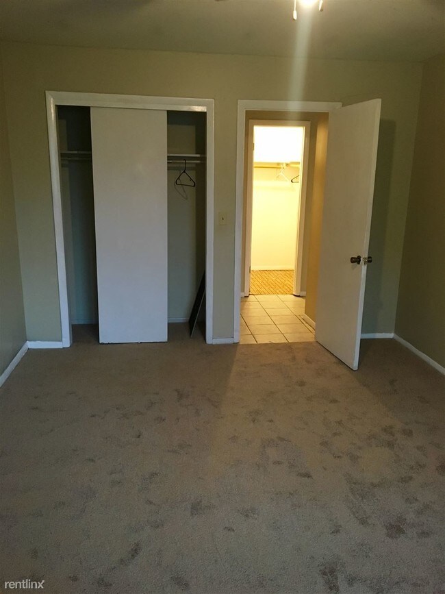 Foto del edificio - 1 br, 1 bath  - 60 Donna Dr Unit B3