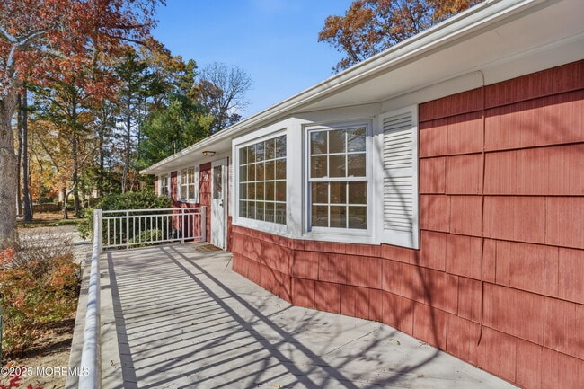 Building Photo - 218 Holly Ave