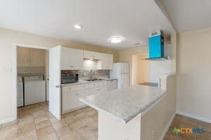 Building Photo - 211 W Mockingbird Ln