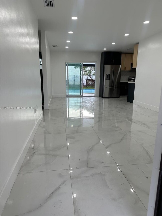 Foto del edificio - 6448 Fletcher St