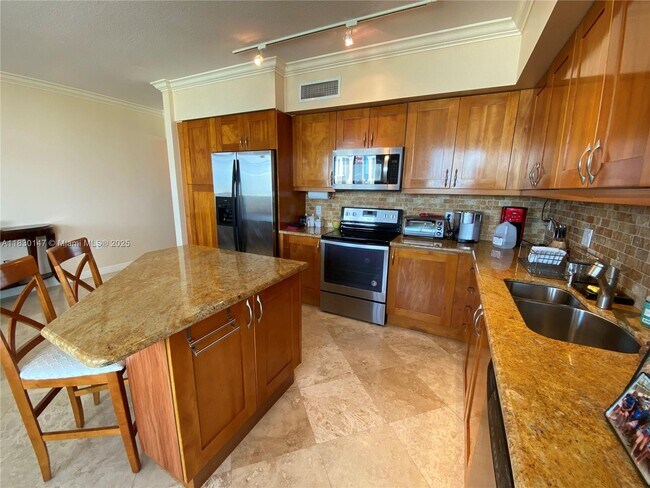Foto del edificio - 1755 E Hallandale Beach Blvd